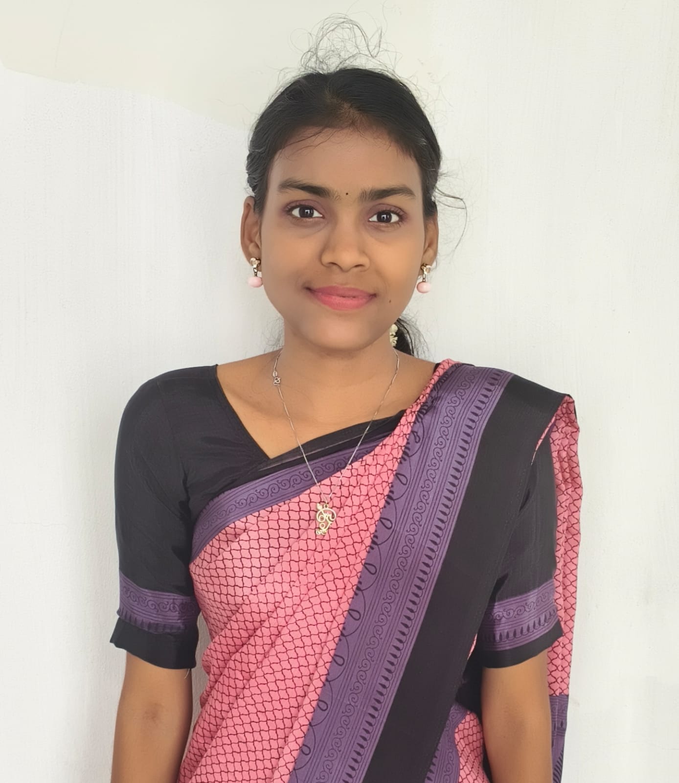 AARTHI E